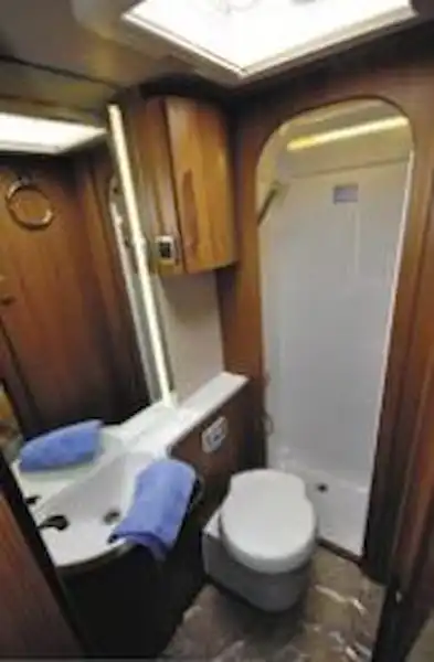 Auto-Trail Tracker FB Super Lo-line - motorhome review (Click to view full screen)