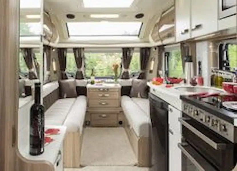 Swift Elegance 565 (Click to view full screen)