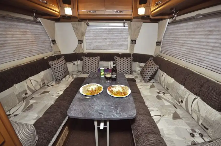 Auto–Sleeper Broadway EL Duo - motorhome review (Click to view full screen)