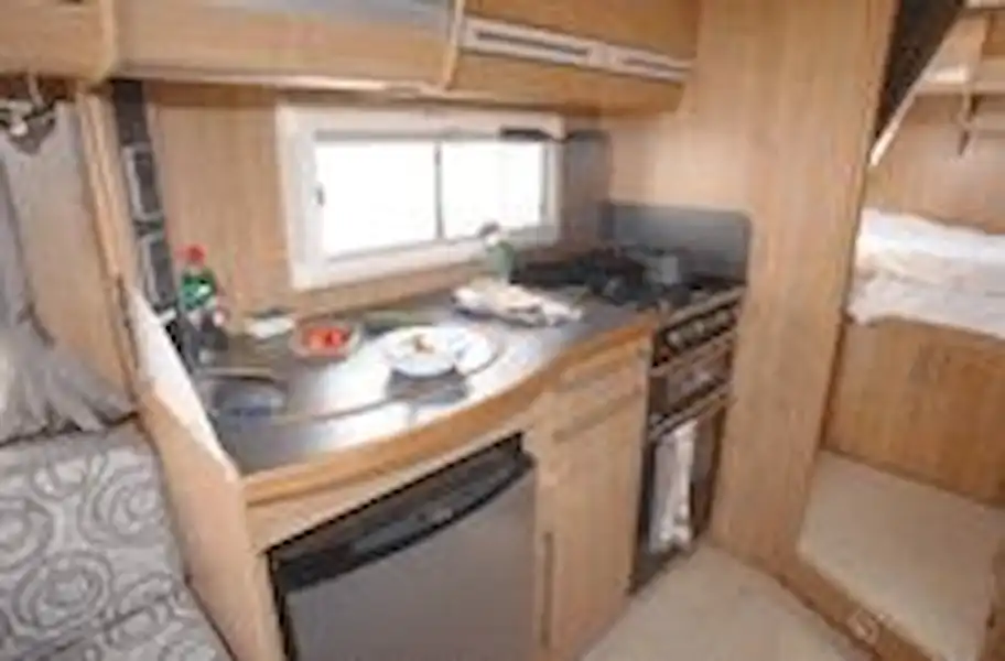 Auto-Trail Frontier Mohawk (2010) - motorhome review (Click to view full screen)