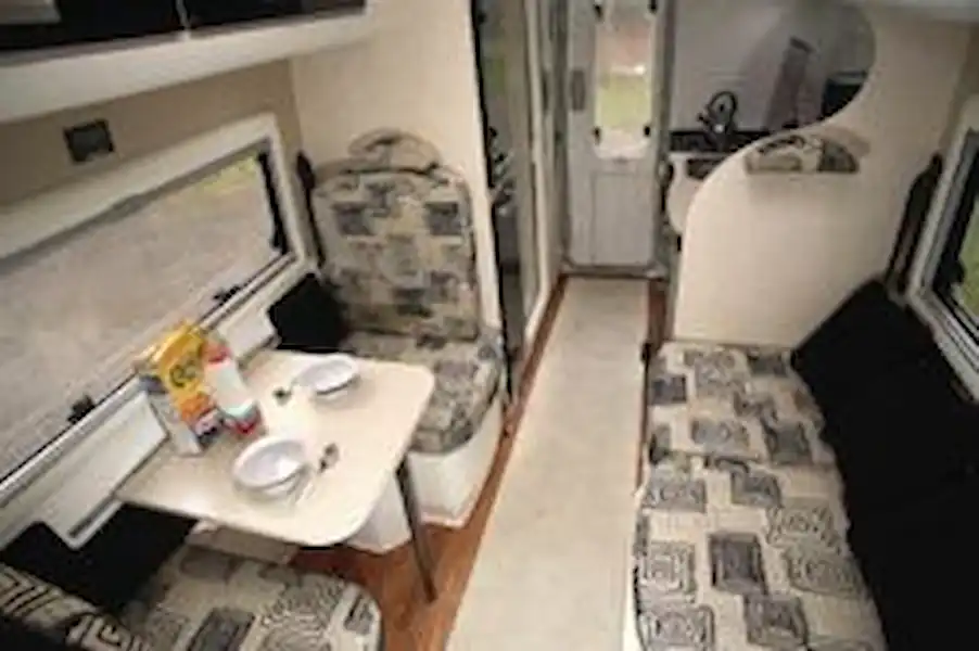 Romahome R40 (2008) - motorhome review (Click to view full screen)