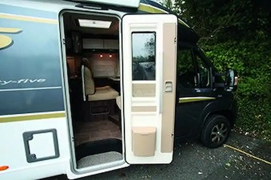 Burstner Nexxo t 685 "Fifty-five" - motorhome review (Click to view full screen)