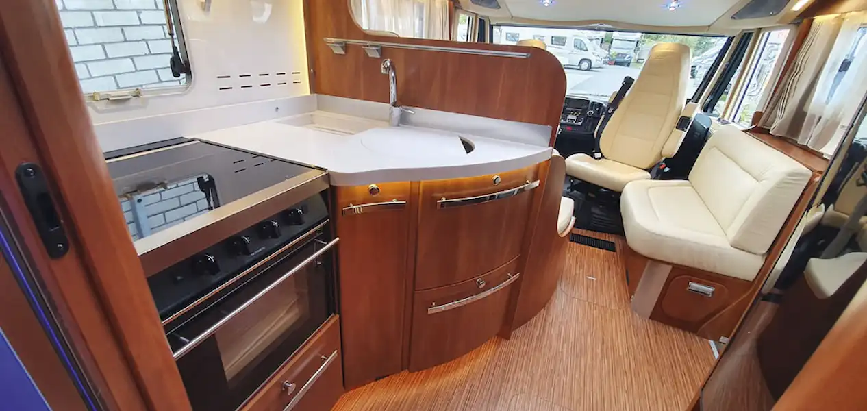 The stylish interior of the  Laika Kreos 7009 motorhome (Click to view full screen)