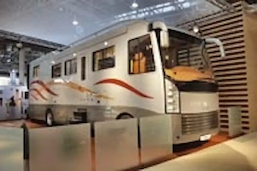 Niesmann + Bischoff Clou Liner (2007) - motorhome review (Click to view full screen)