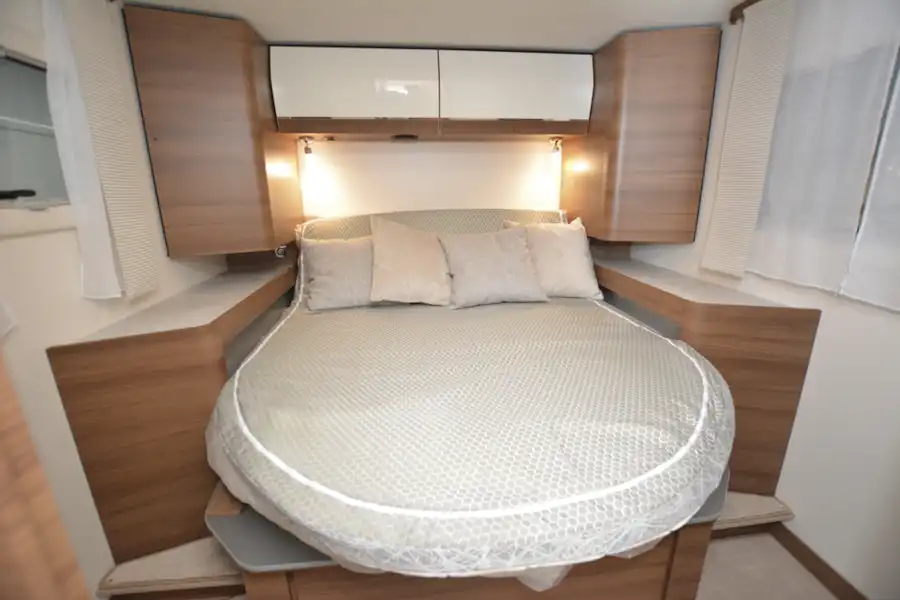 The bed in the Rapido 8086dF Ultimate Line (Click to view full screen)