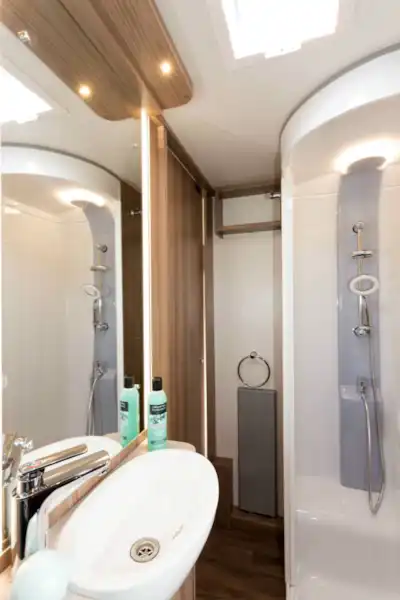 The shower is on the nearside of the central washroom (Click to view full screen)