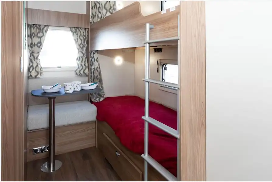 The Swift Kudos 830 DB caravan bunks (Click to view full screen)
