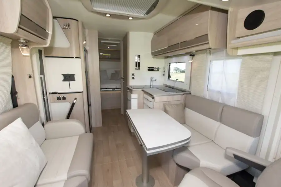 Inside the 8086dF motorhome (Click to view full screen)