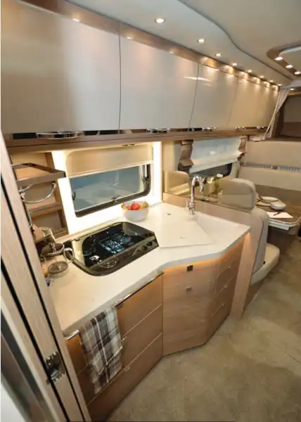 The Morelo Palace Alkoven 94 L motorhome kitchen (Click to view full screen)