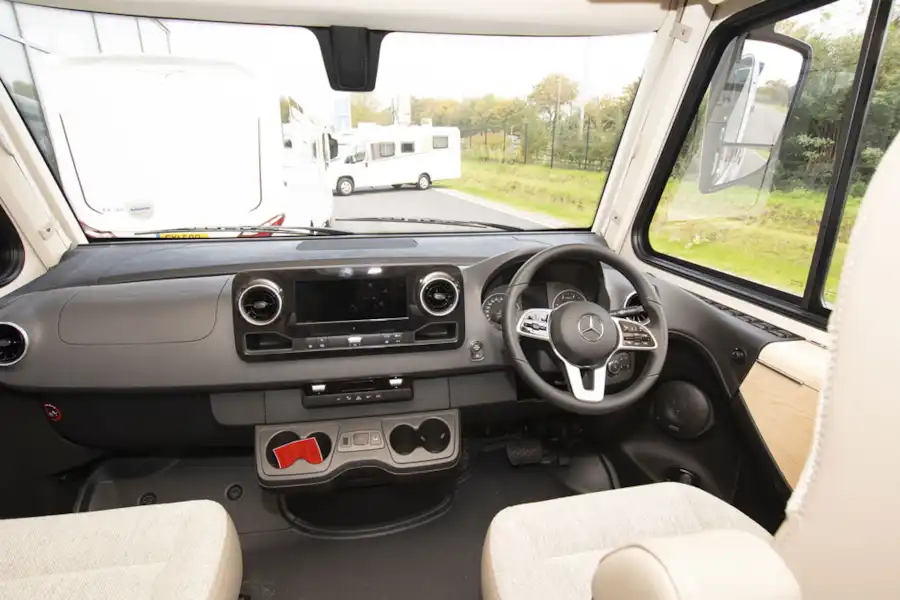 The cab in the Hymer B-MC I 600 WhiteLine (Click to view full screen)