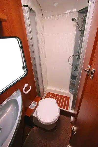 Carado T 348 - motorhome review (Click to view full screen)