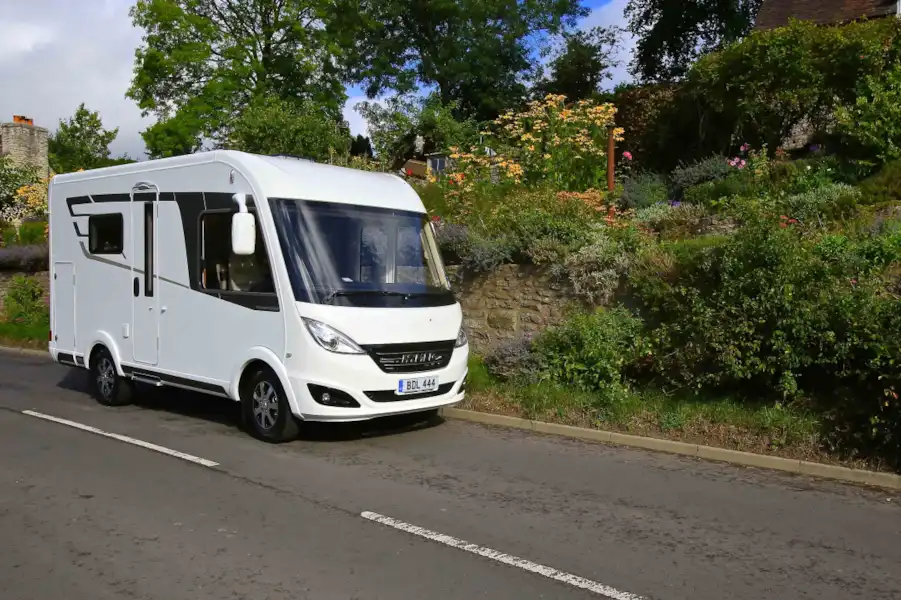 Hymer B-DL 444 (Click to view full screen)