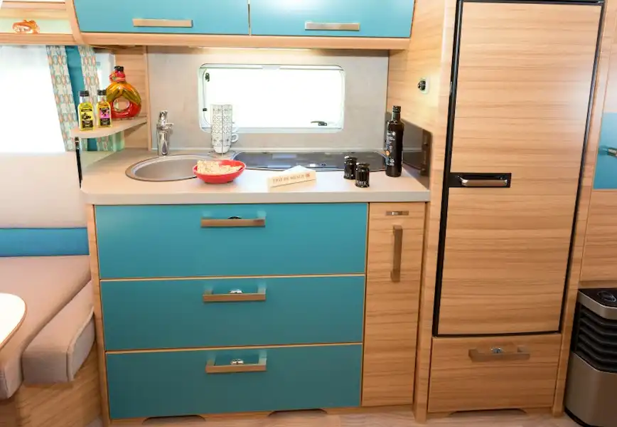 Three large drawers provide loads of lower kitchen storage (Click to view full screen)
