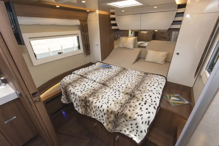 The queen-sized bed in the Carthago Chic E-line I 51 QB DA motorhome (Click to view full screen)