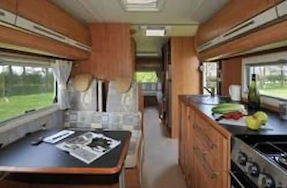 Auto-Trail Arapaho SE (2008) - motorhome review (Click to view full screen)