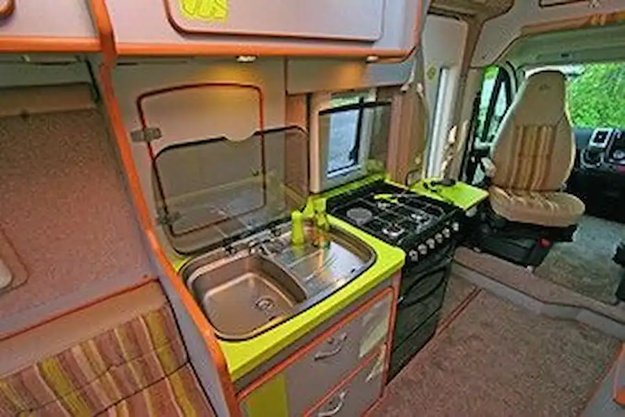 IH N-Class 630 RG - motorhome review (Click to view full screen)