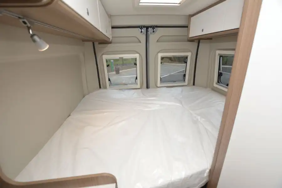 The bed in the Carado V600 Clever + Edition campervan  (Click to view full screen)