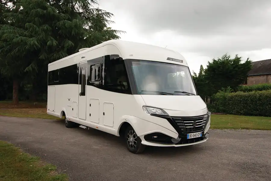 Le Voyageur Signature LVX I8.5GJF motorhome (Click to view full screen)