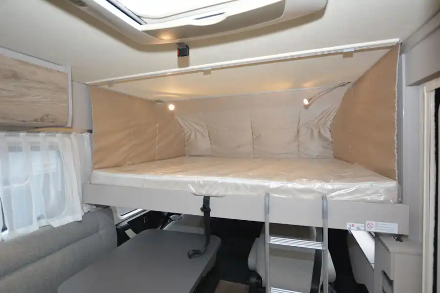 The upper bed in the Hymer Exsis-i 580 Pure motorhome (Click to view full screen)