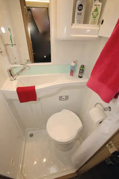 The washbasin is proportionately sized (Click to view full screen)