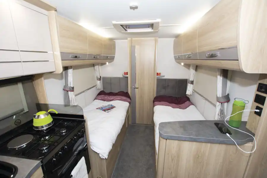 Twin beds in the Elddis Marquis Majestic 185 motorhome (Click to view full screen)