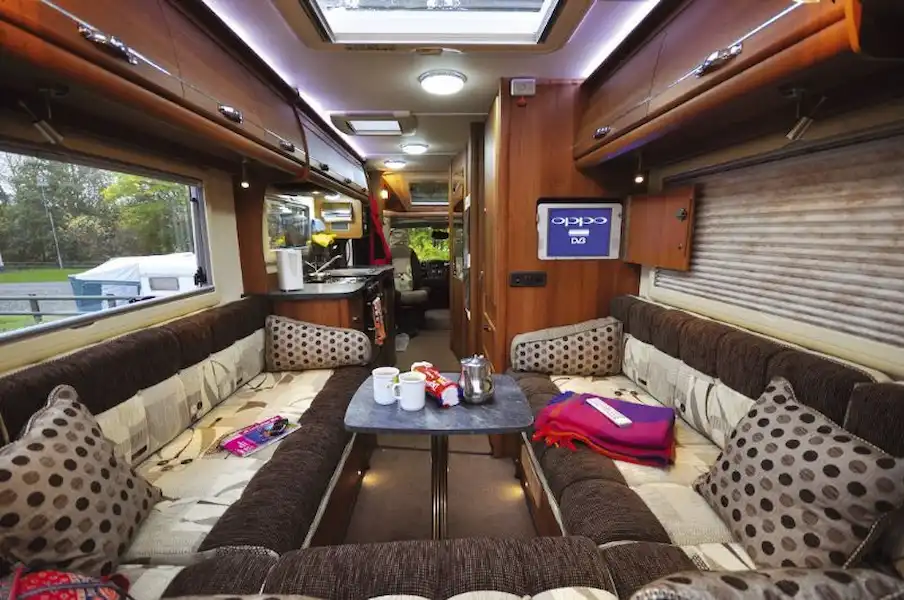 Auto–Sleeper Broadway EL Duo - motorhome review (Click to view full screen)