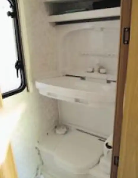 Herald Squire 400E - motorhome review (Click to view full screen)