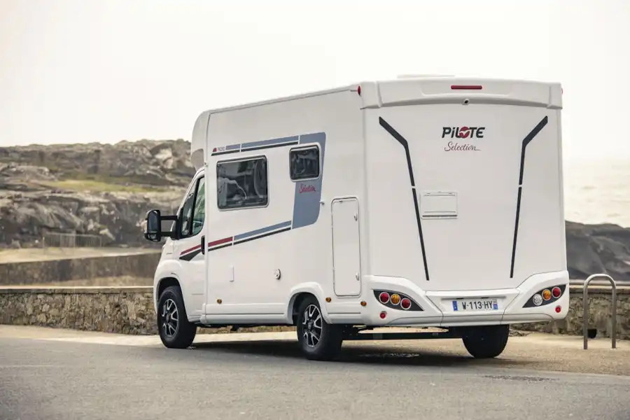 Pilote Pacific P626D motorhome, seen from the rear (Click to view full screen)