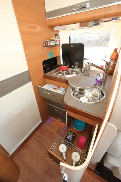 A well equipped kitchen (Click to view full screen)