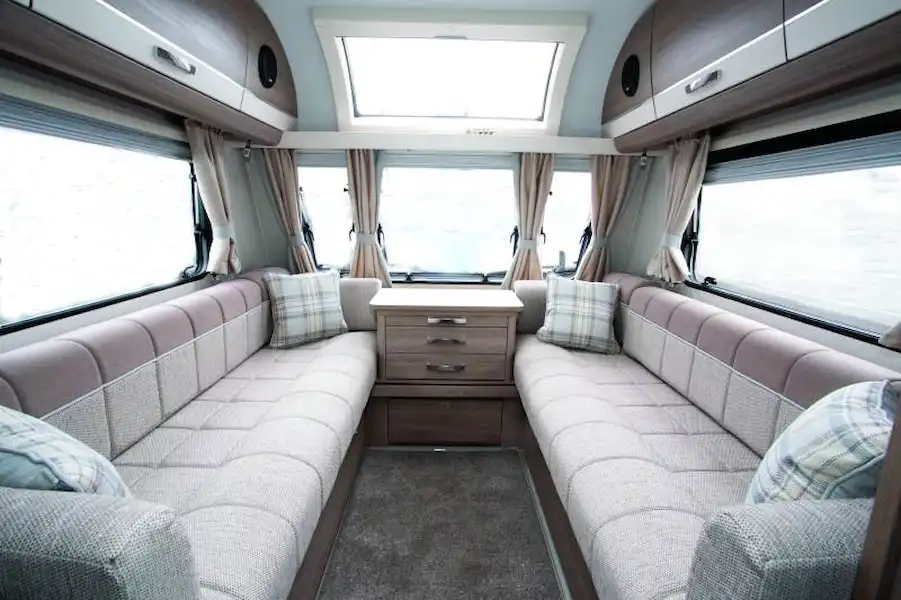 The lounge in the Capiro 462 (Click to view full screen)