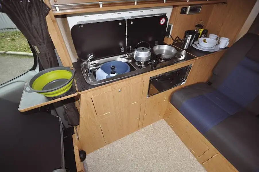 Hillside Ellastone and Wellhouse i800 - motorhome review (Click to view full screen)