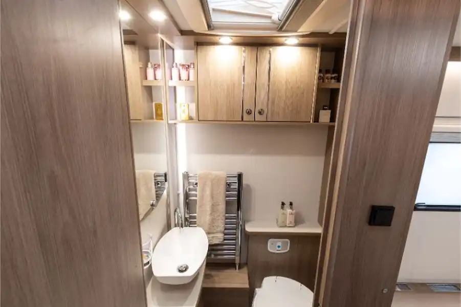 The storage space in the washroom (Click to view full screen)