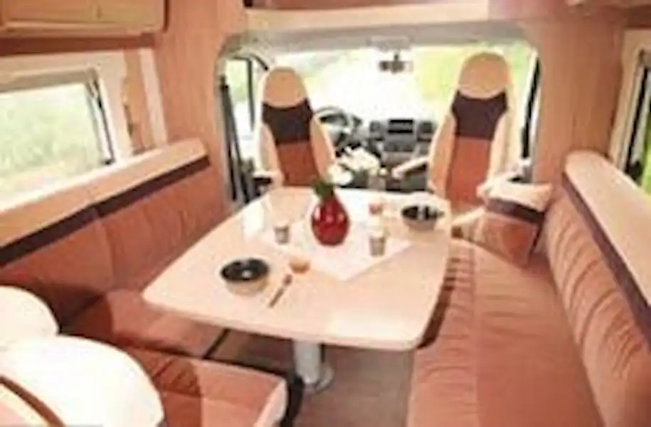 Burstner Ixeo Time it 585 (Feb 2011) - motorhome review (Click to view full screen)