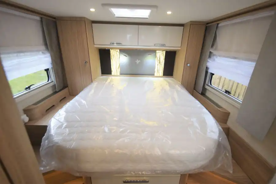 The island bed in the The Arto 78F motorhome  (Click to view full screen)