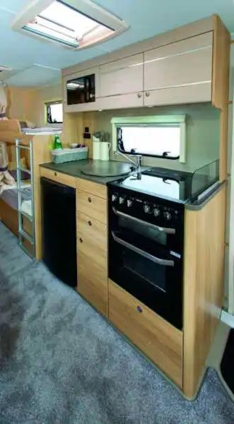 Lots of kitchen storage (Click to view full screen)